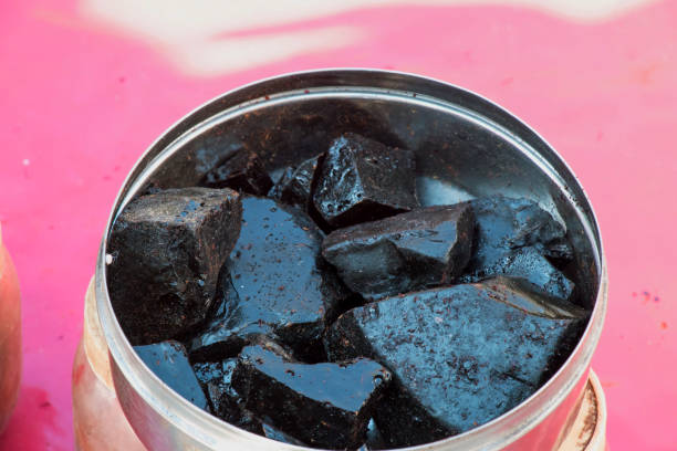 container or raw resin Shilajit